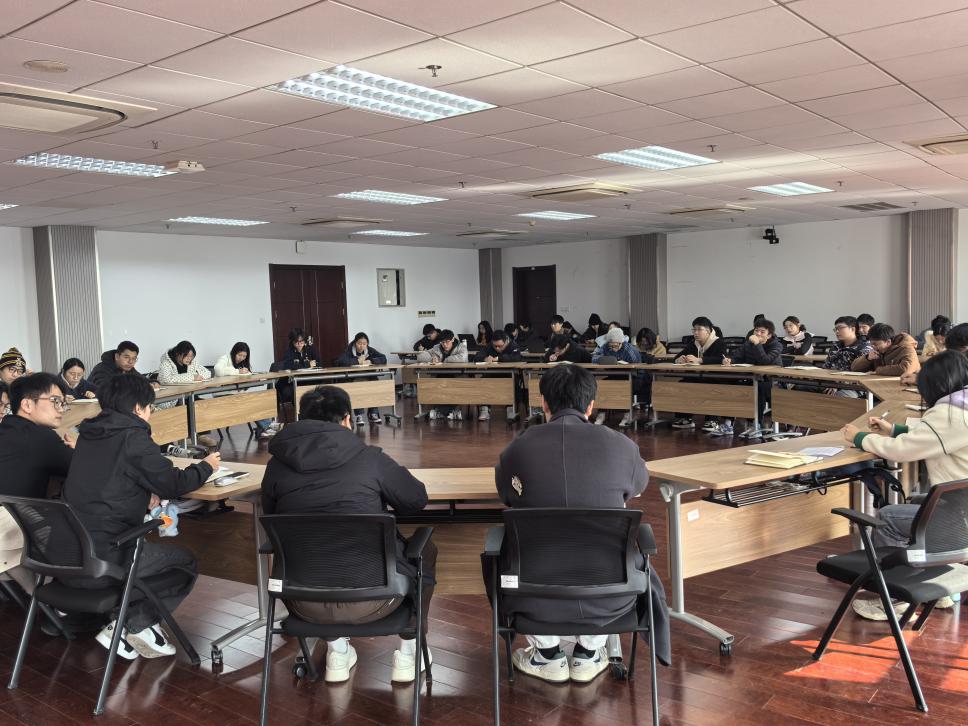 计算机本科生第一党支部开展20...